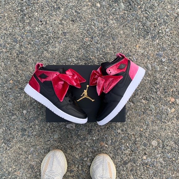 Nike Jordan 1 Mid “Velvet Bow” • Women’s Shoe - Picture 3 of 7